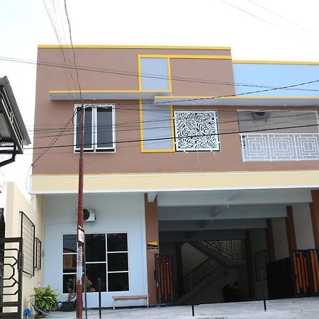 RedDoorz Syariah near Suncity Mall Madiun Bagian luar foto