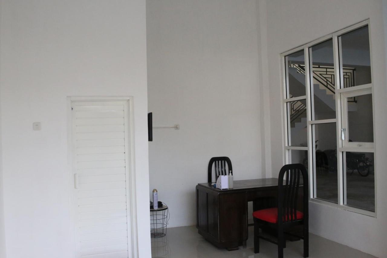 RedDoorz Syariah near Suncity Mall Madiun Bagian luar foto
