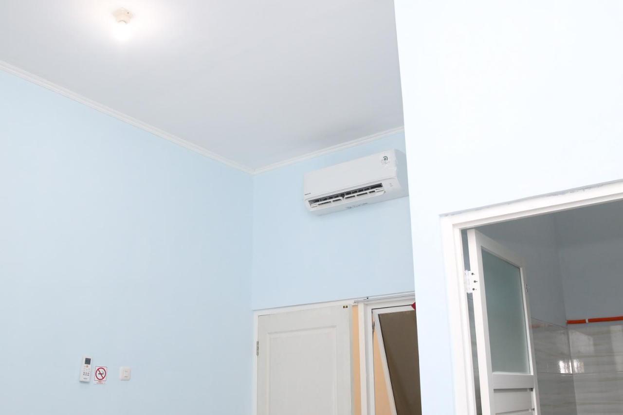 RedDoorz Syariah near Suncity Mall Madiun Bagian luar foto