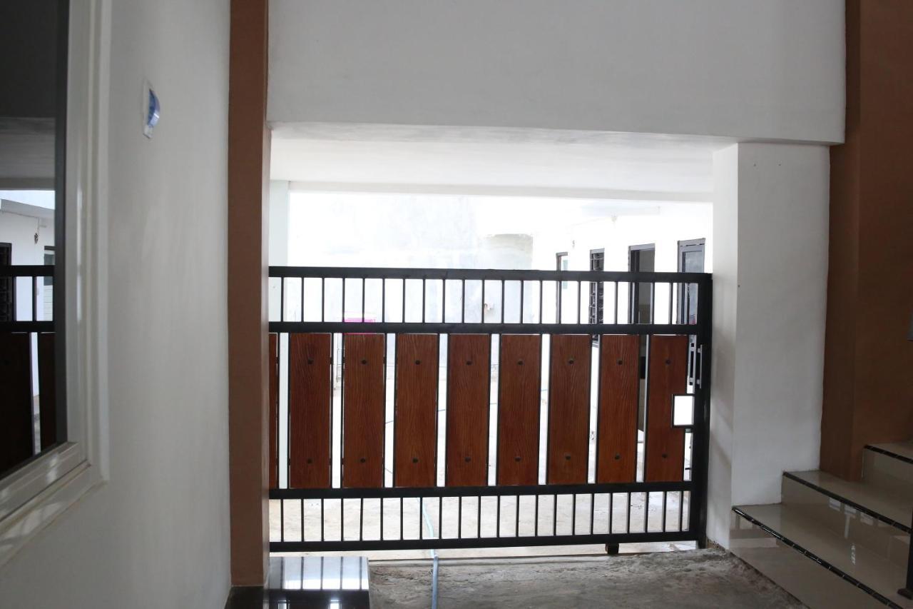 RedDoorz Syariah near Suncity Mall Madiun Bagian luar foto
