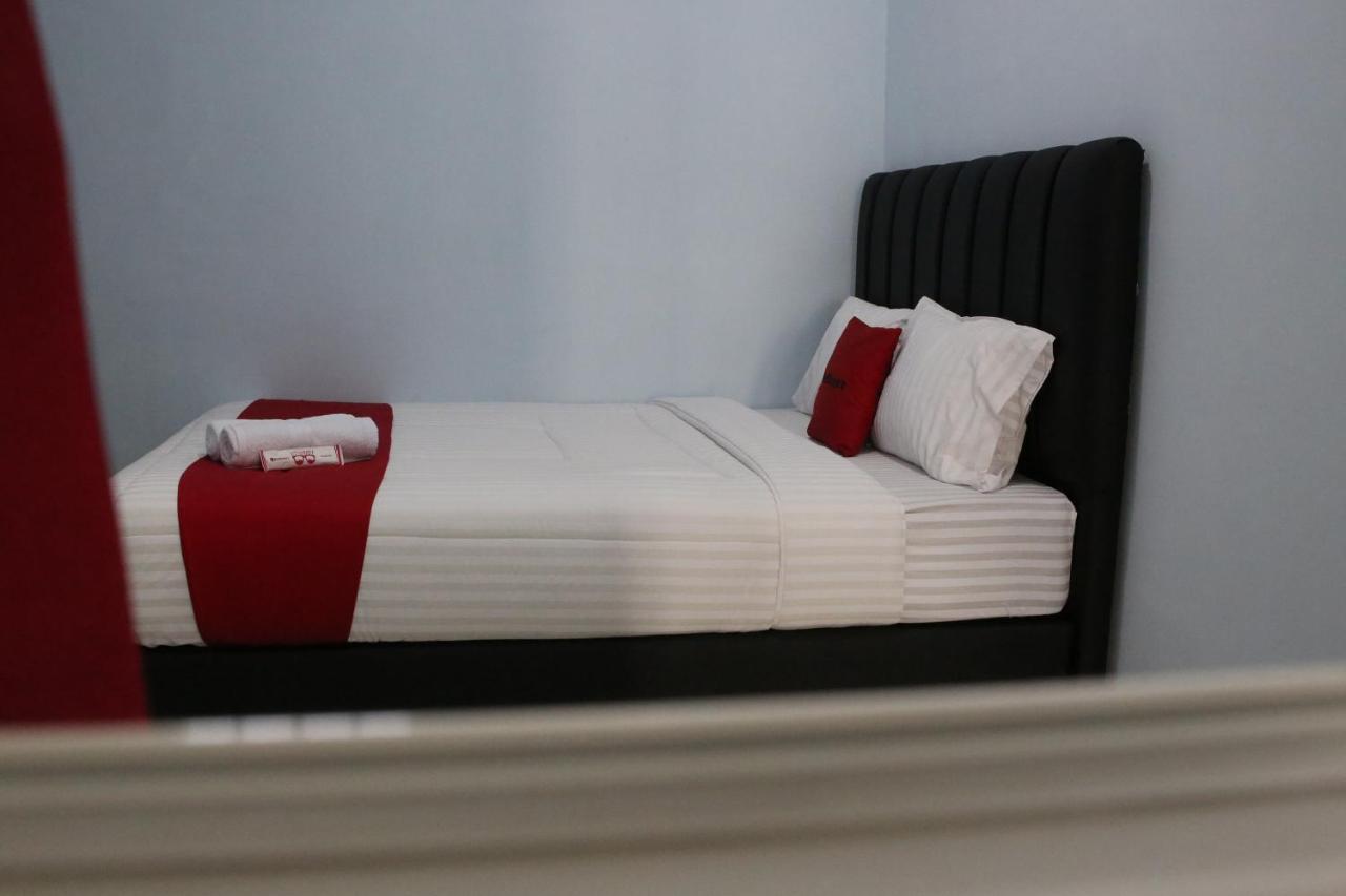 RedDoorz Syariah near Suncity Mall Madiun Bagian luar foto