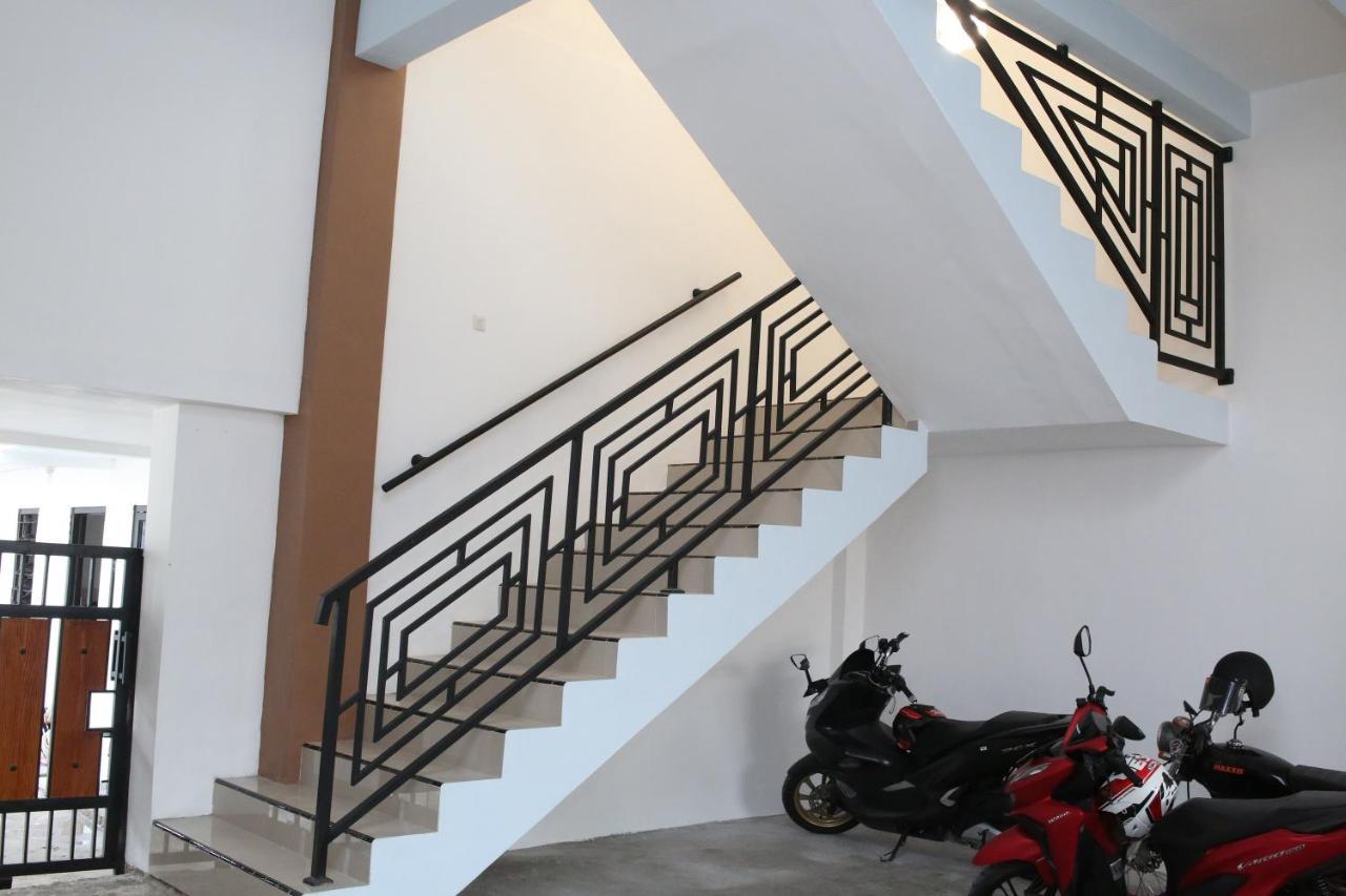 RedDoorz Syariah near Suncity Mall Madiun Bagian luar foto