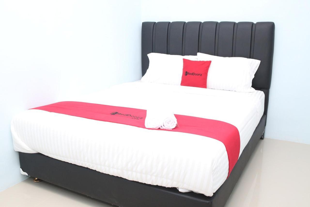 RedDoorz Syariah near Suncity Mall Madiun Bagian luar foto