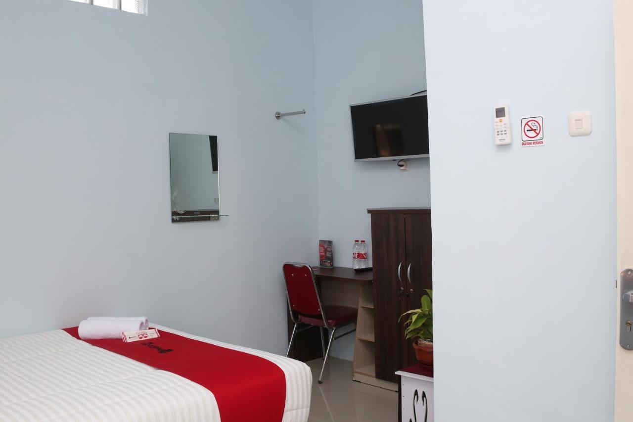 RedDoorz Syariah near Suncity Mall Madiun Bagian luar foto