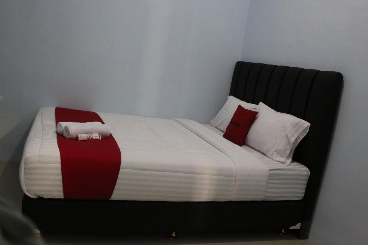 RedDoorz Syariah near Suncity Mall Madiun Bagian luar foto