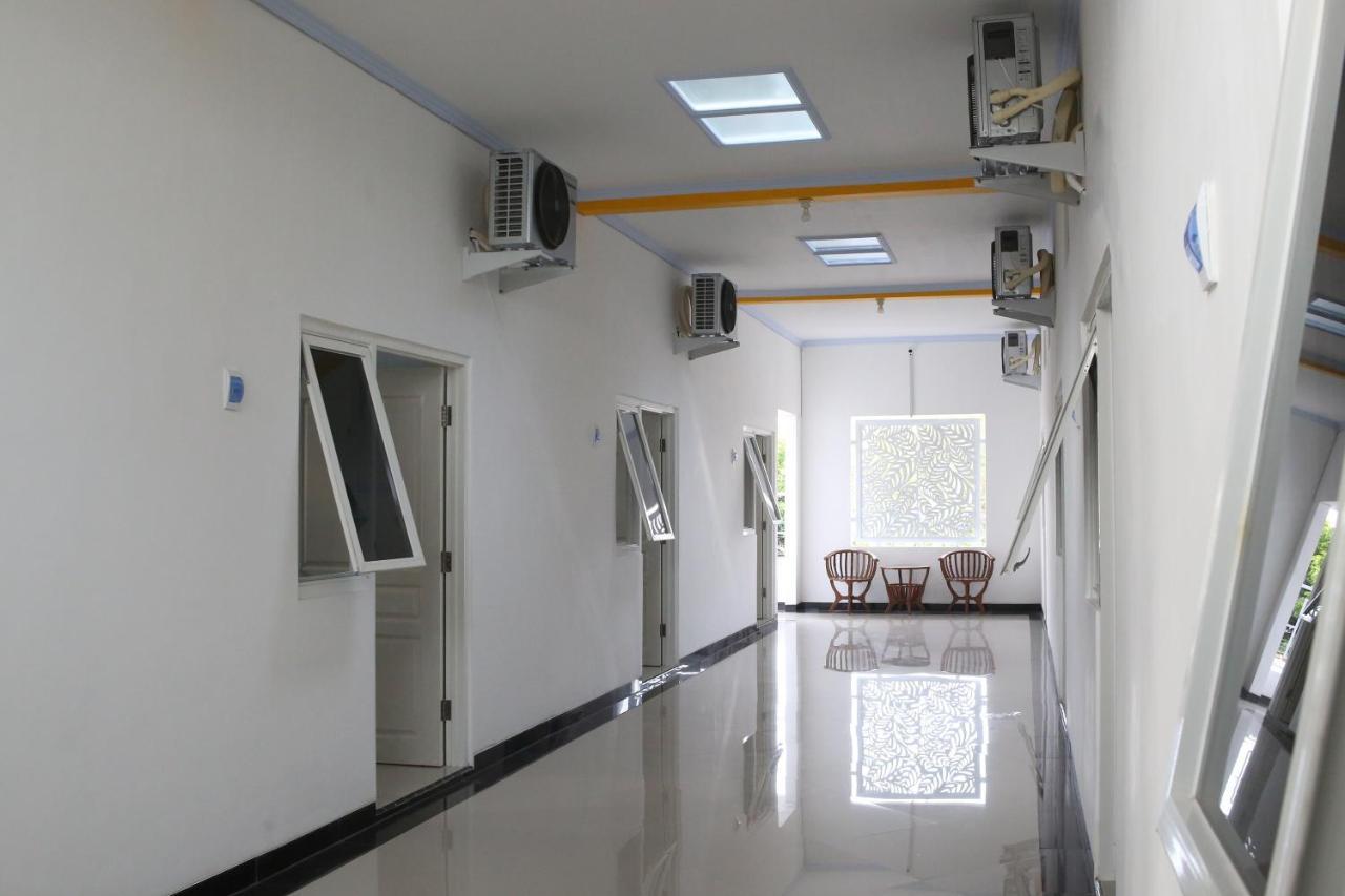 RedDoorz Syariah near Suncity Mall Madiun Bagian luar foto