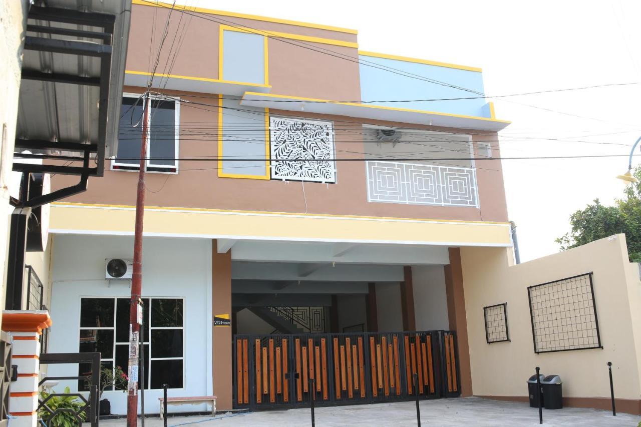 RedDoorz Syariah near Suncity Mall Madiun Bagian luar foto