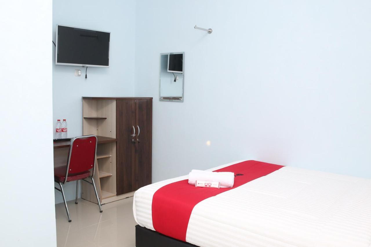 RedDoorz Syariah near Suncity Mall Madiun Bagian luar foto