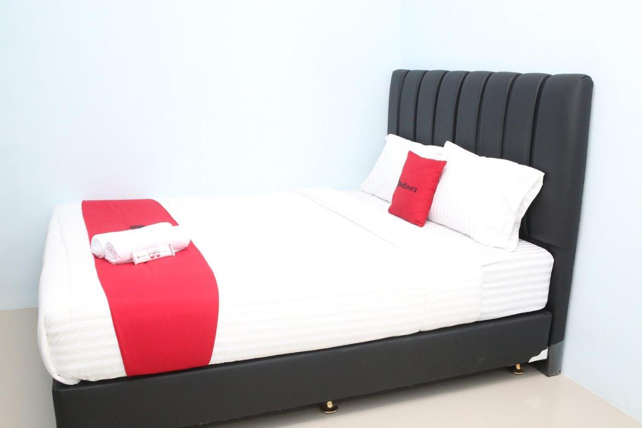 RedDoorz Syariah near Suncity Mall Madiun Bagian luar foto