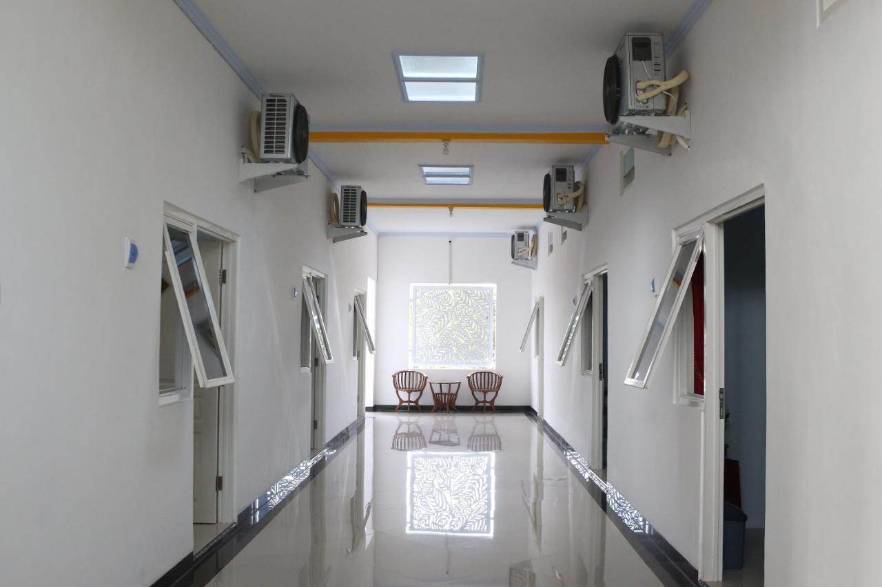 RedDoorz Syariah near Suncity Mall Madiun Bagian luar foto