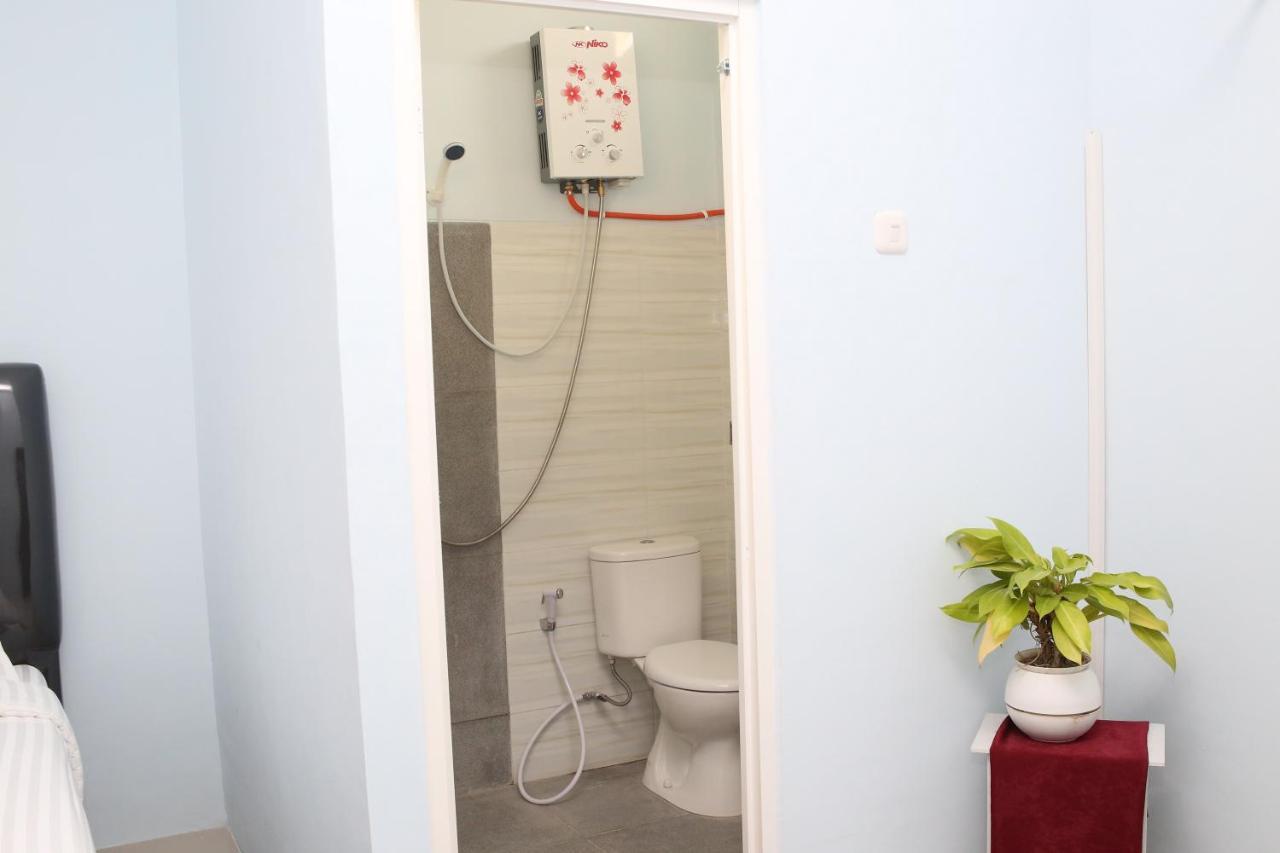 RedDoorz Syariah near Suncity Mall Madiun Bagian luar foto