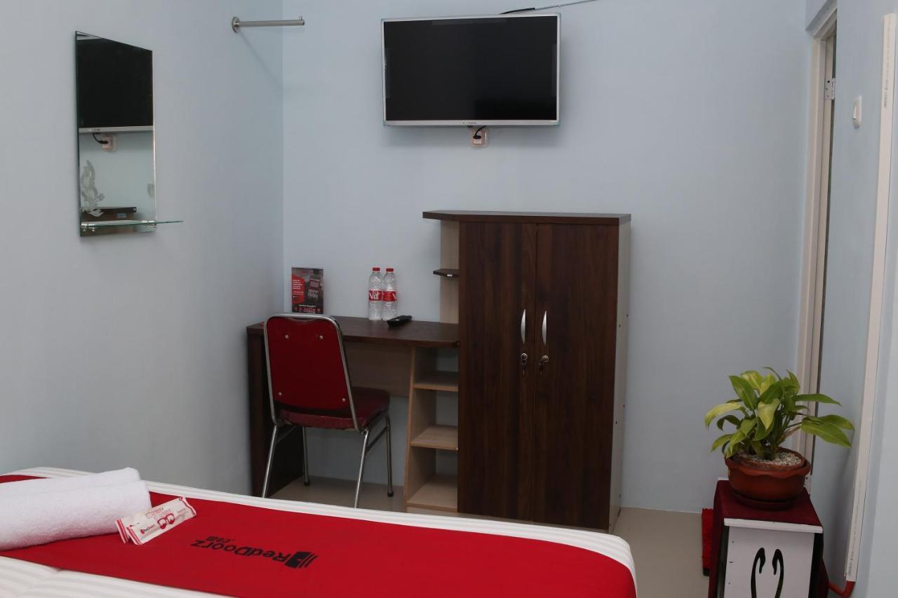 RedDoorz Syariah near Suncity Mall Madiun Bagian luar foto