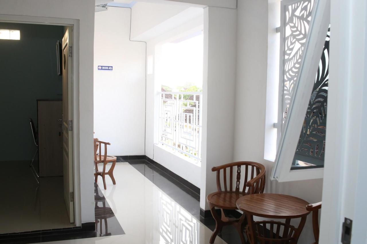 RedDoorz Syariah near Suncity Mall Madiun Bagian luar foto