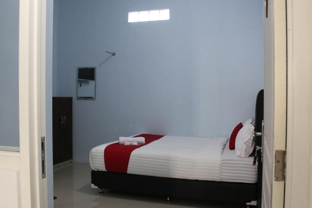 RedDoorz Syariah near Suncity Mall Madiun Bagian luar foto