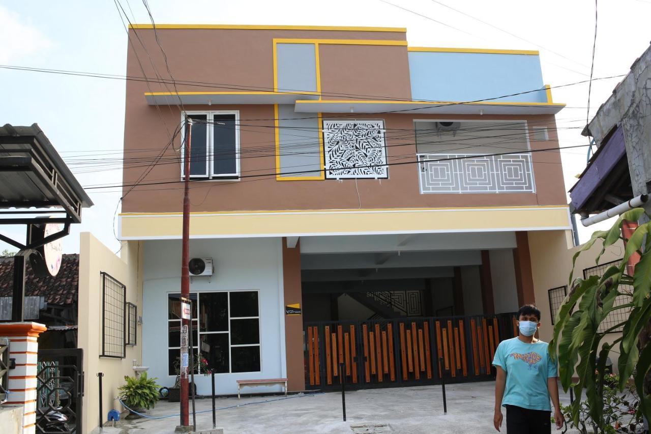 RedDoorz Syariah near Suncity Mall Madiun Bagian luar foto