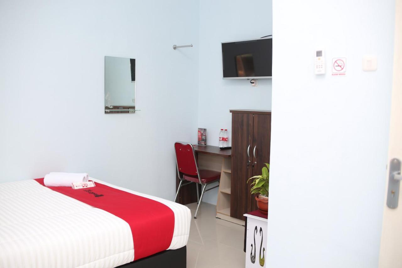 RedDoorz Syariah near Suncity Mall Madiun Bagian luar foto