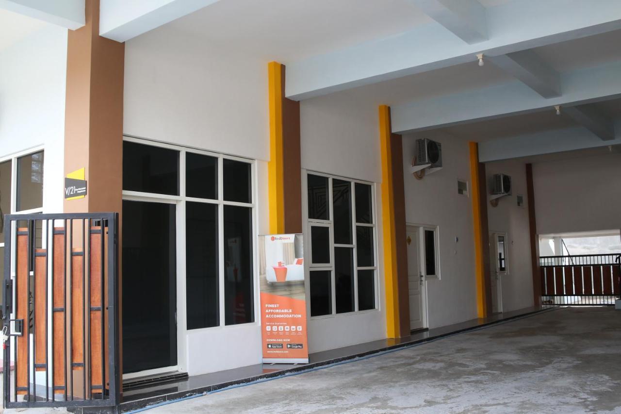 RedDoorz Syariah near Suncity Mall Madiun Bagian luar foto