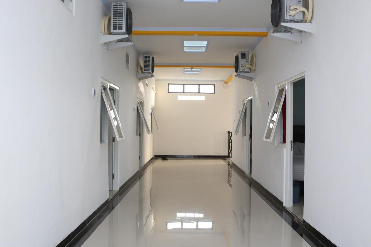 RedDoorz Syariah near Suncity Mall Madiun Bagian luar foto