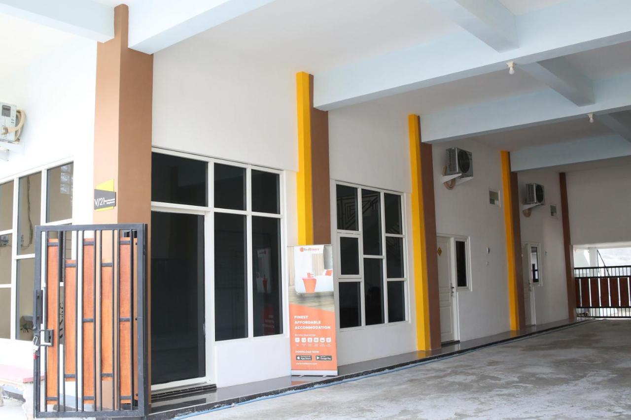 RedDoorz Syariah near Suncity Mall Madiun Bagian luar foto