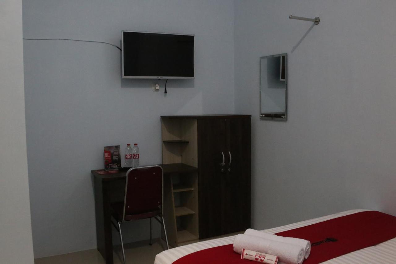 RedDoorz Syariah near Suncity Mall Madiun Bagian luar foto