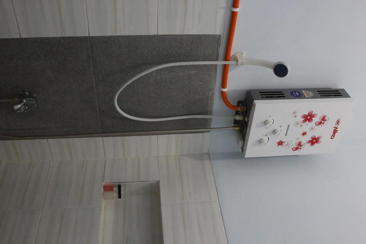 RedDoorz Syariah near Suncity Mall Madiun Bagian luar foto