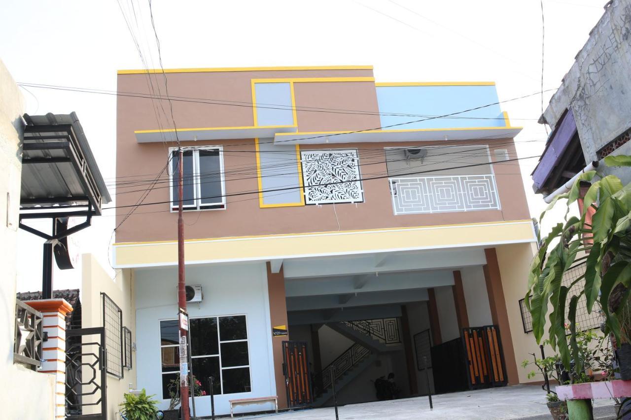 RedDoorz Syariah near Suncity Mall Madiun Bagian luar foto